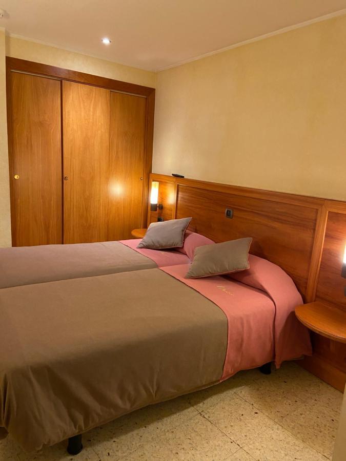 Hostal Montana Alins Exterior foto
