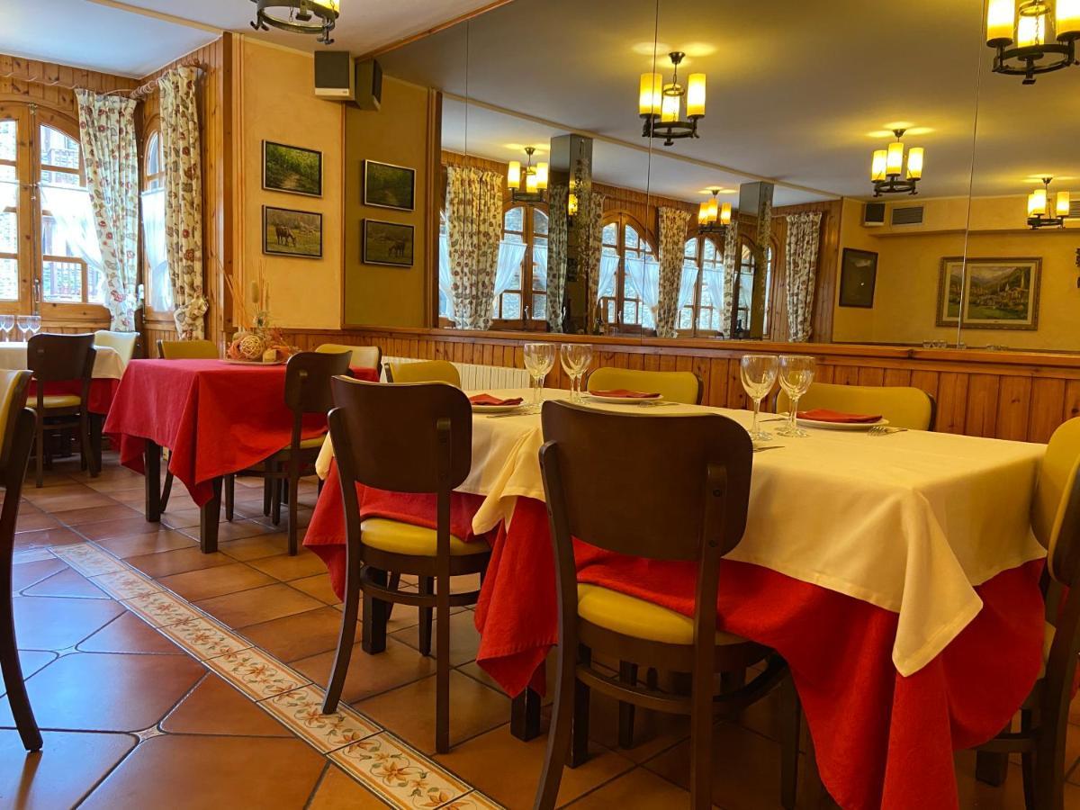 Hostal Montana Alins Exterior foto