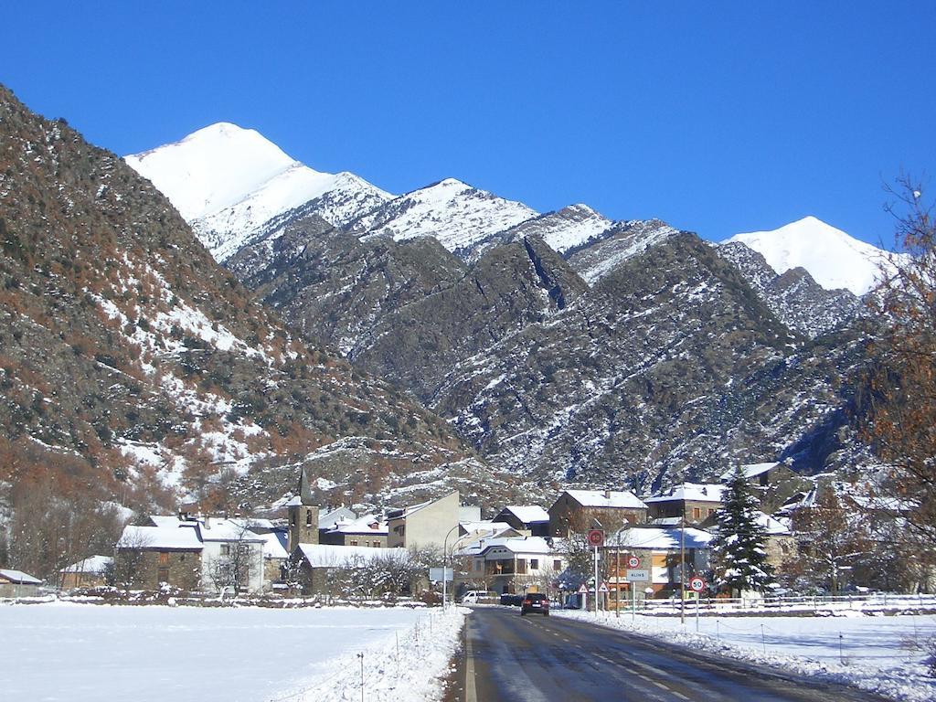 Hostal Montana Alins Exterior foto