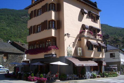 Hostal Montana Alins Exterior foto